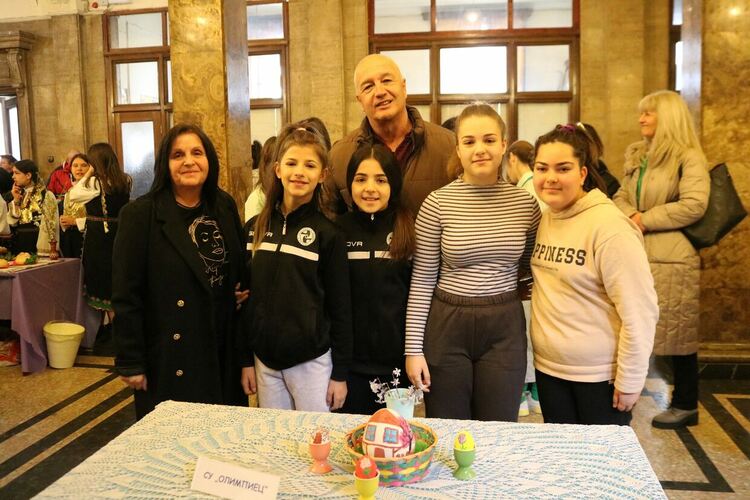 Традиционния великденски конкурс "Писано яйце&ldquo; се проведе в Двореца на културата