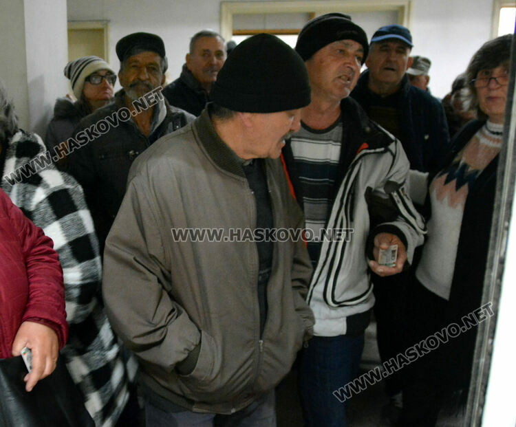 В Хасково изплащат 70 лева добавки към пенсиите до 504 лева 