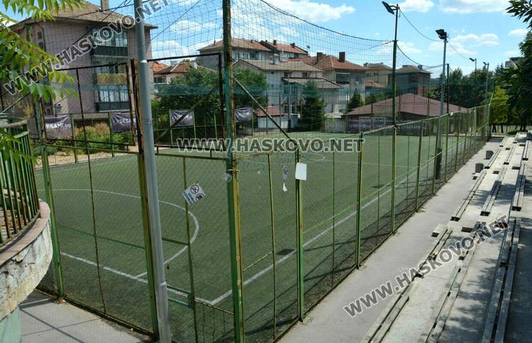 „Приятели“ и „Мама Ураган“ излизат в зрелищен футболен финал