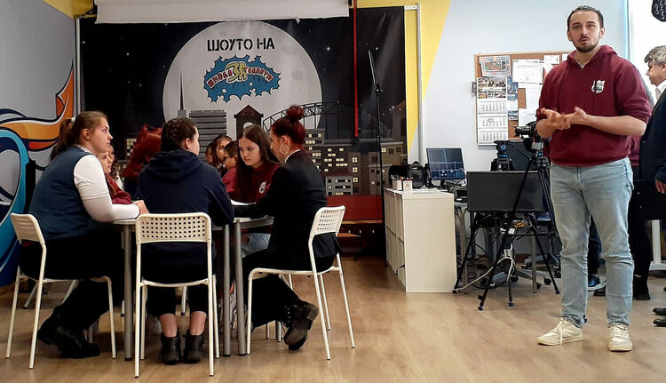 Ученици от гимназията по туризъм се включиха в създаване на филм