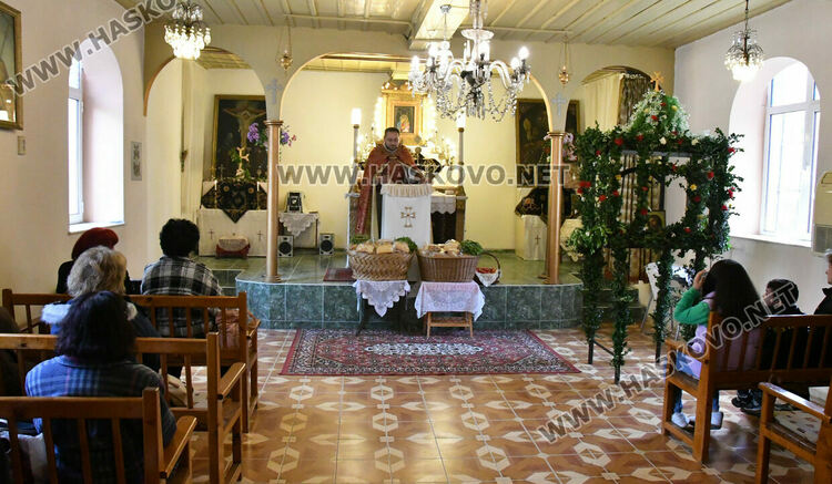 Арменската общност в Хасково се събра в храма за Великден
