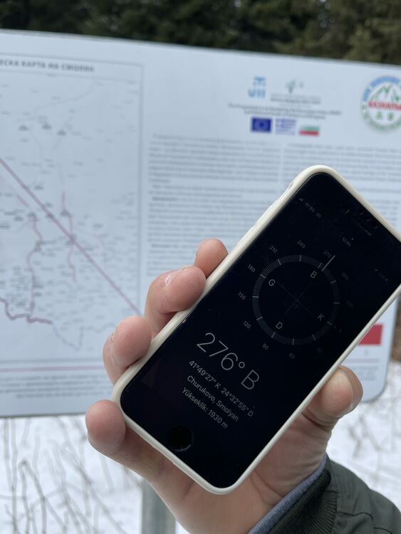 Служители на ДГС-"Михалково" поставиха табели на дървета с QR код, съдържащ информация и снимки за вида