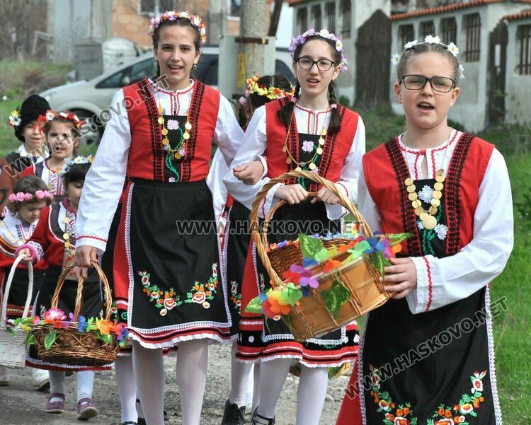 На Лазаровден в българската традиция се вярва, че пролетта сменя зимата