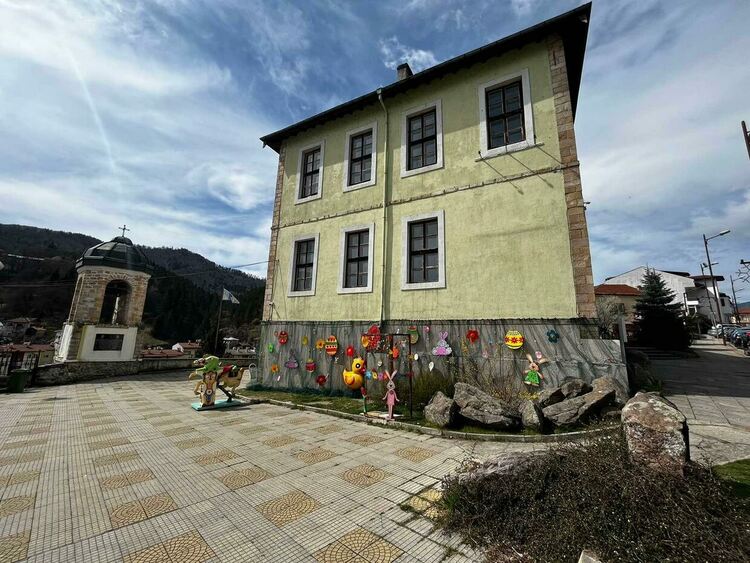 Смолян потъна във великденска украса, общината благодари