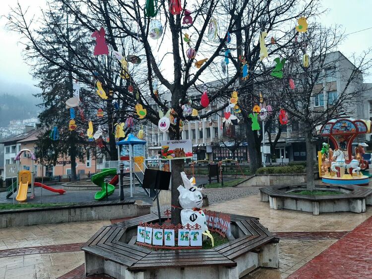 Смолян потъна във великденска украса, общината благодари