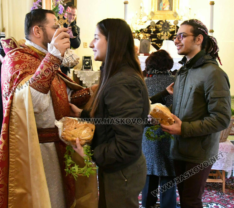 Арменската общност в Хасково се събра в храма за Великден