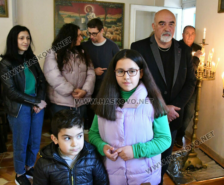 Арменската общност в Хасково се събра в храма за Великден