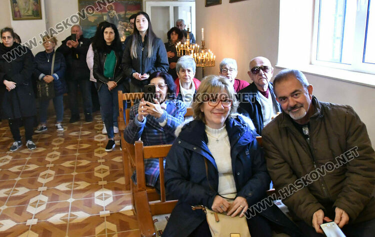 Арменската общност в Хасково се събра в храма за Великден