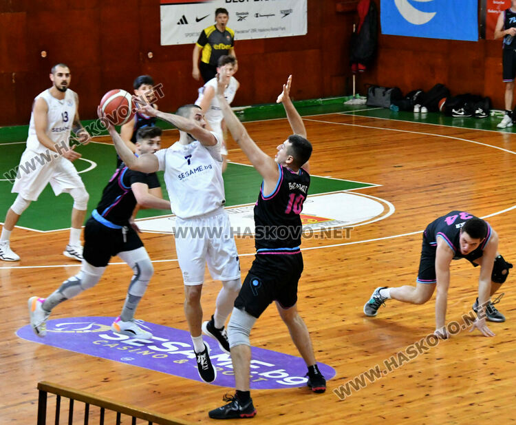 Баскетболният Хасково с категорична победа над &bdquo;Пловдив Мамбас&ldquo; в последен кръг от редовния сезон