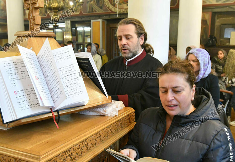 Днес е Цветница. Празнуват най-много именици