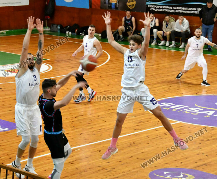 Баскетболният Хасково с категорична победа над &bdquo;Пловдив Мамбас&ldquo; в последен кръг от редовния сезон
