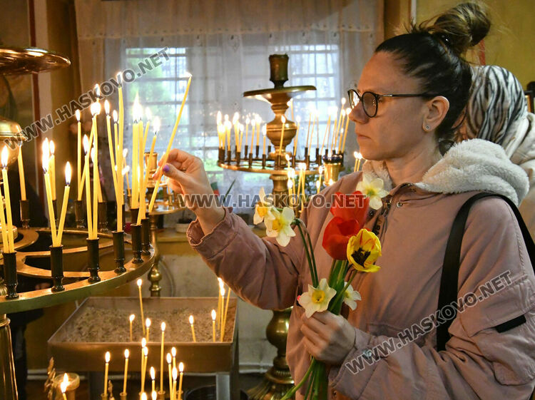 Днес е Цветница. Празнуват най-много именици