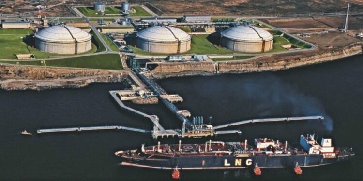 Пристига първият танкер с втечнен газ по споразумението на "Булгаргаз" и "Боташ"