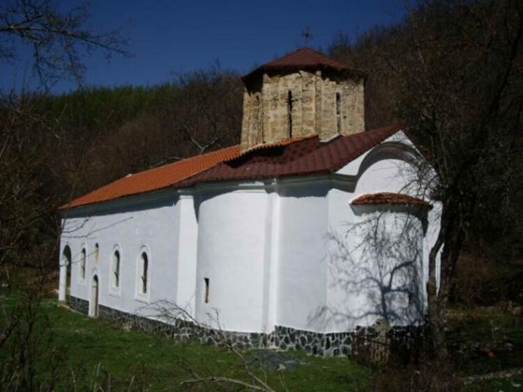 Манастирът в земенското село Пещера има свой постоянен стопанин, който ще се грижи за възраждането на духовния живот в района