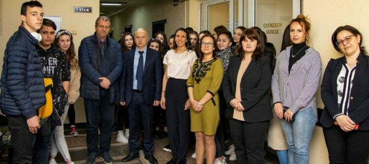 Прокурори от Окръжна и Районна прокуратура – Кърджали се срещнаха с деветокласници от СУ „Петко Рачов Славейков“ в Деня на отворените врати