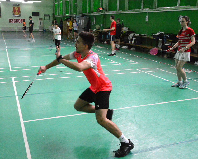 Национални отбори на България по бадминтон на лагер в Хасково