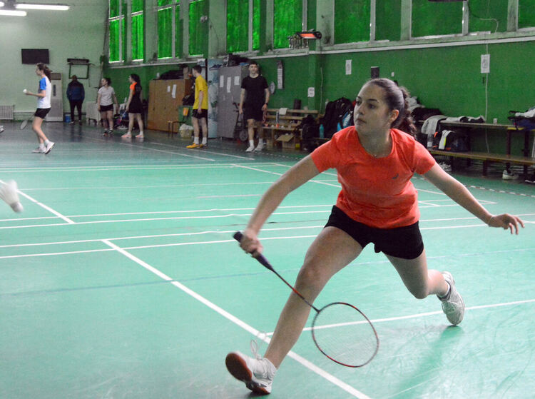 Национални отбори на България по бадминтон на лагер в Хасково