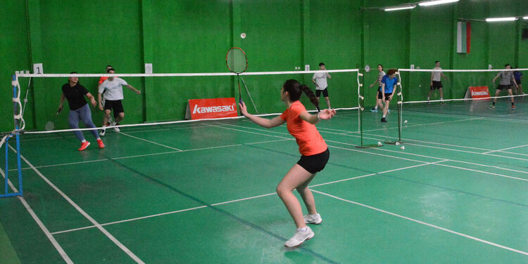 Национални отбори на България по бадминтон на лагер в Хасково