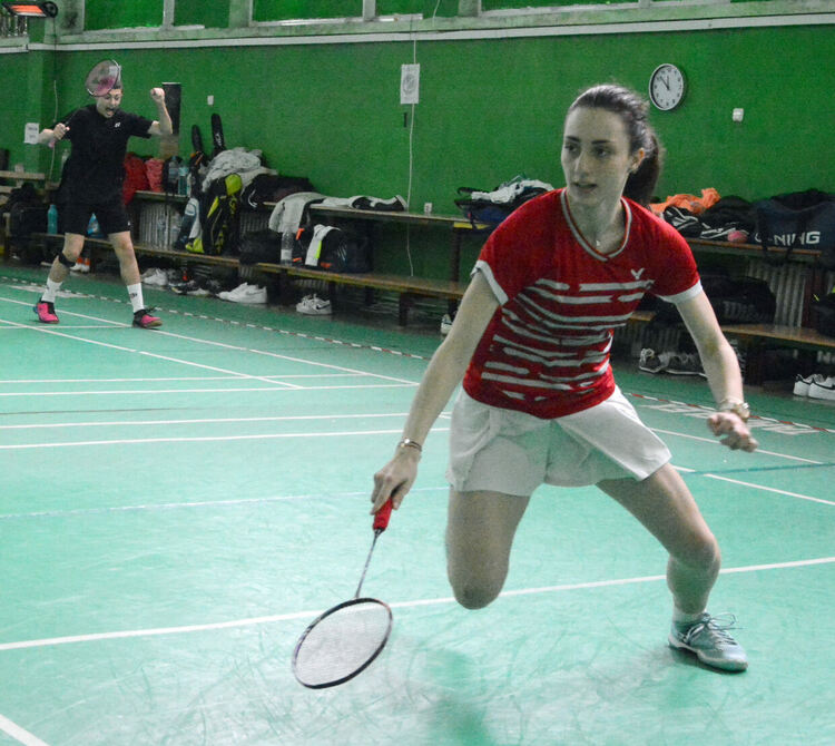 Национални отбори на България по бадминтон на лагер в Хасково