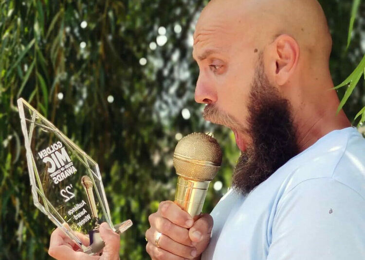 Стендъп комеди шоу „Хомеопатия за душата“ ще разсмее перничани на 26 април