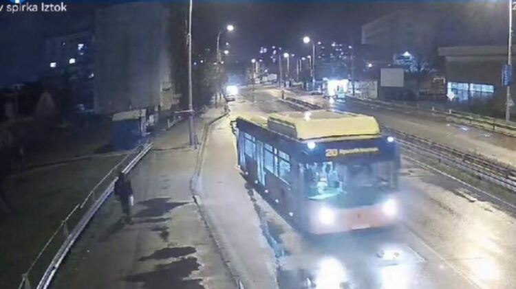 Полицията в Перник задържа 28-годишен мъж, извършил вандалски акт срещу пътнически автобус