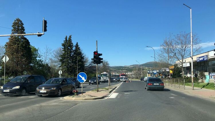 Катастрофа във Веселчане затрудни трафика към централната част на града