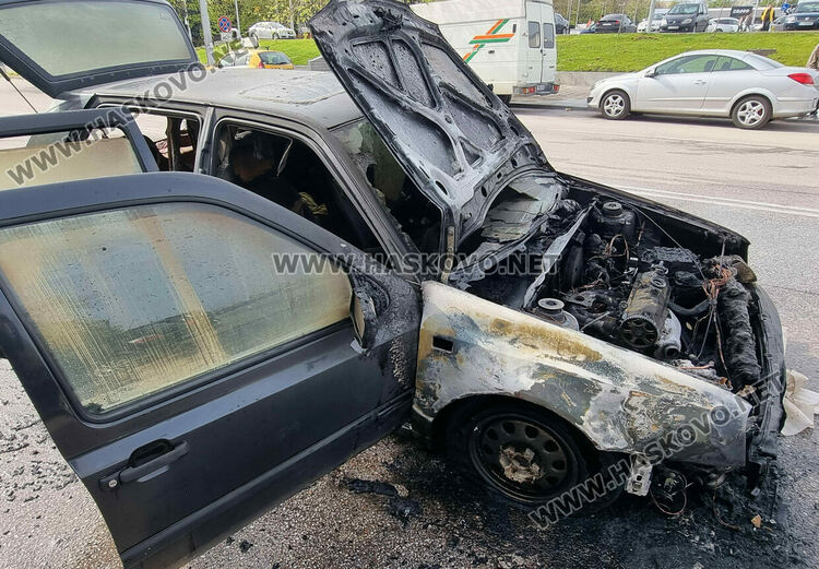 Кола с газова уредба се подпали в движение и изгоря