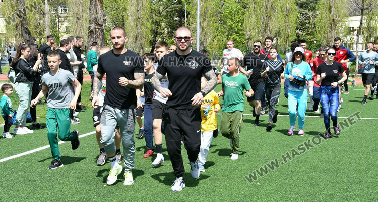 Над 100 ентусиасти се включиха в благотворителната тренировка в Хасково