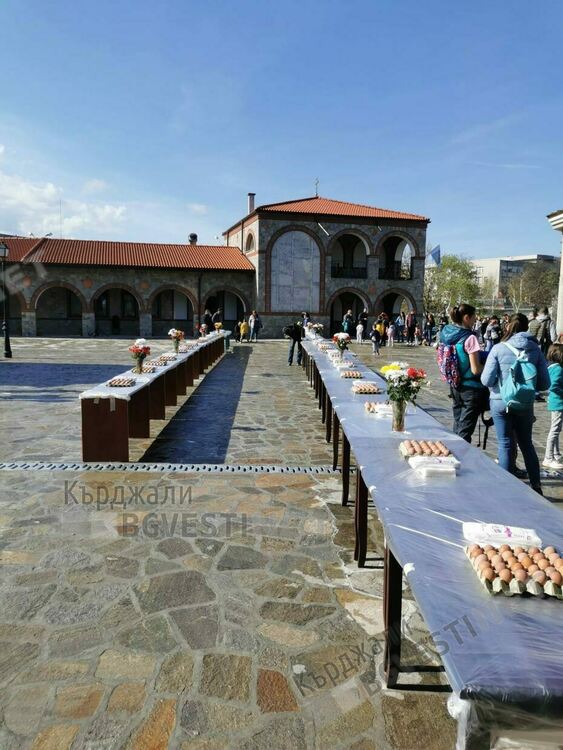 Повече от 150 деца боядисваха яйца в манастирския комплекс „Св.Йоан Предтеча”/снимки/