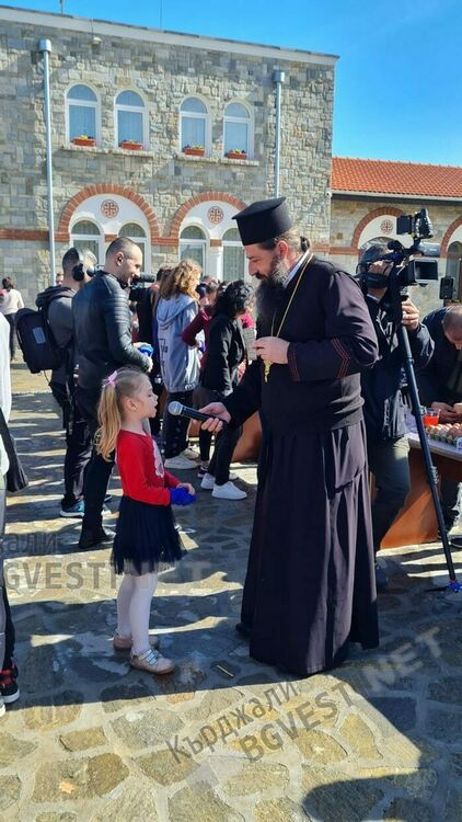 Повече от 150 деца боядисваха яйца в манастирския комплекс „Св.Йоан Предтеча”/снимки/
