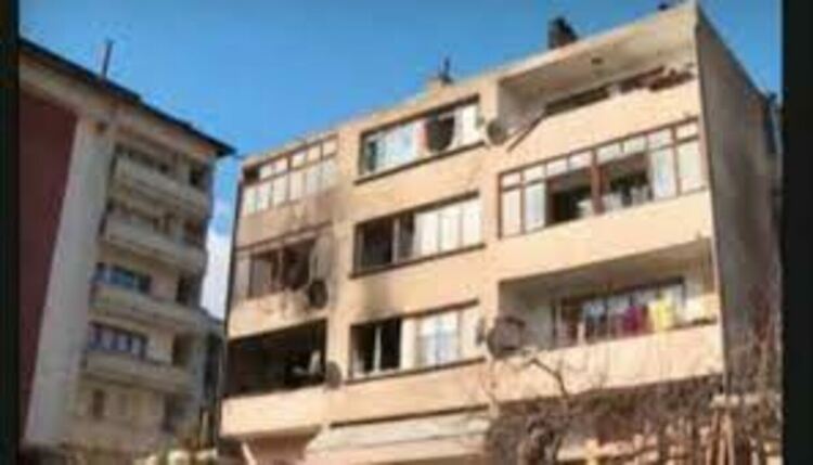 Биатлонист предоставя стартовите си номера на търг за пострадали от пожар в Чепеларе 