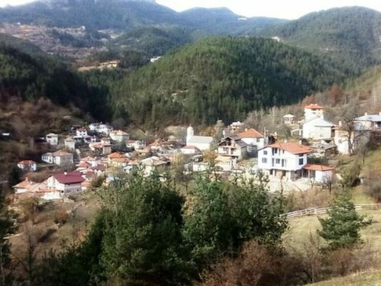 Дуневци искат от общината да им оправи пътя, настояват и за обществен транспорт