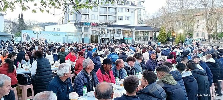 Над 2000 души се събраха на ифтар в Момчилград