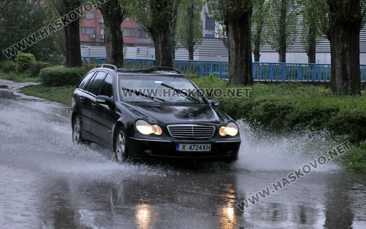 Най-много дъжд валя в Хасково, наводни улици