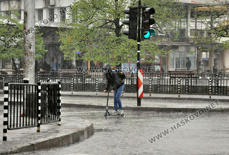 Най-много дъжд валя в Хасково, наводни улици
