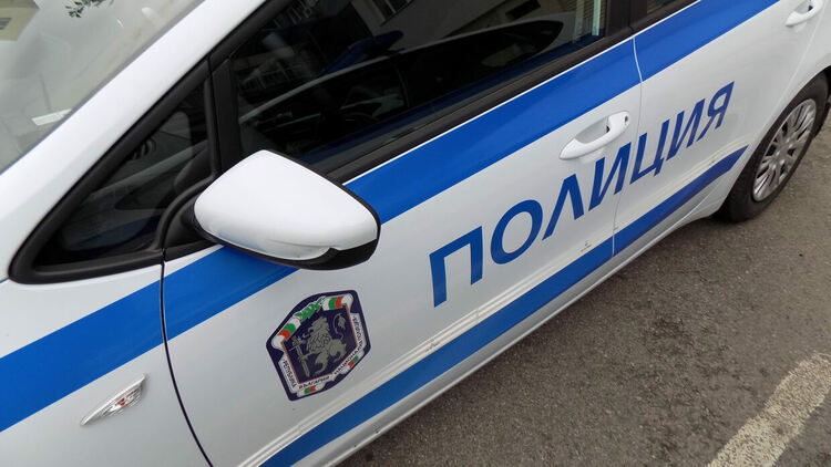 Две коли се удариха на кръстовище в Смолян, пътничка е леко ранена
