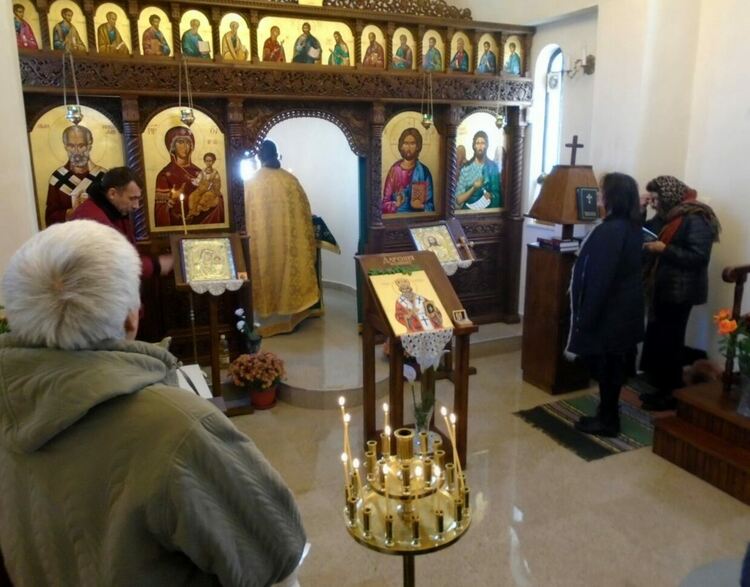 Средства за изработка на столове за църковен храм набира фондация от брезнишкото село Ноевци