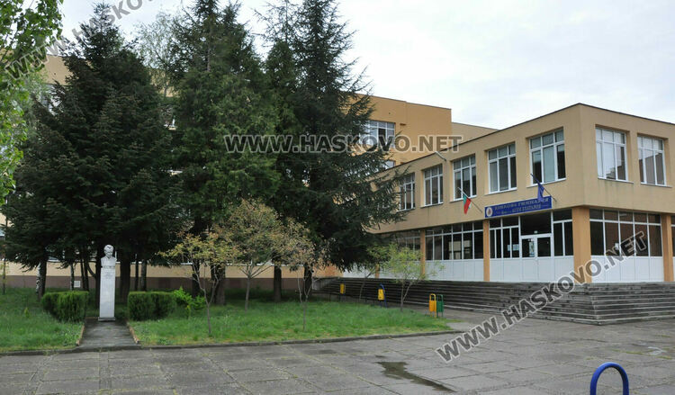 В Езиковата гимназия в Хасково организираха за първи път Дни на кариерното ориентиране по идея на ученици