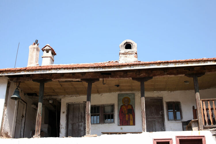 Почистват района на Кладнишкия манастир