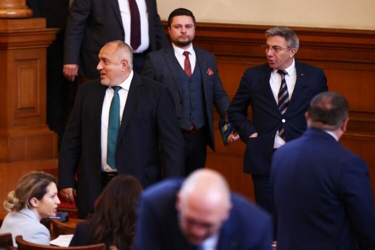 Нинова атакува, Карадайъ и Костадинов скочиха след отговора на Асен Василев