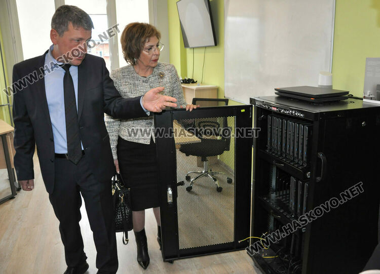 В Езиковата гимназия в Хасково организираха за първи път Дни на кариерното ориентиране по идея на ученици