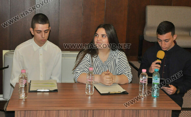 Най-крупните дарители на Хасково искали просветно средище в града, а на мястото е построена автогара