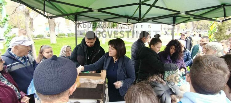 В Момчилград стана традиция да се раздават мекици на деня Арифе