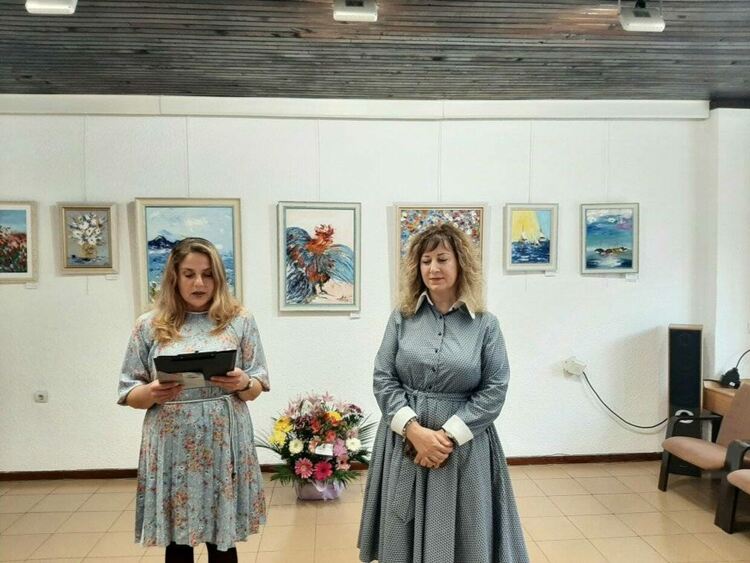  Изложба „Светове с цветове“ на Даниела Славова беше открита в КДК-Смолян 