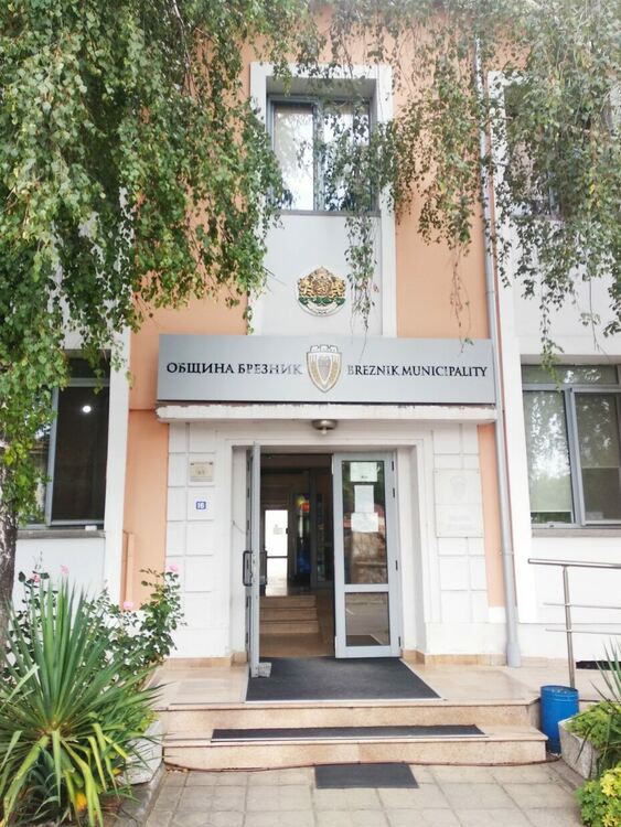 Нови съдове за събиране на отпадъци купува Община Брезник