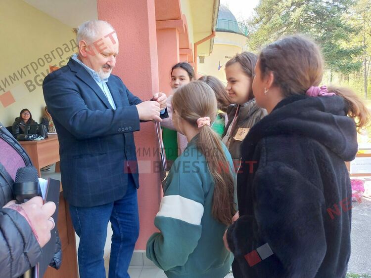 Над 40 деца от Димитровград участваха в „Пътуване към Космоса“