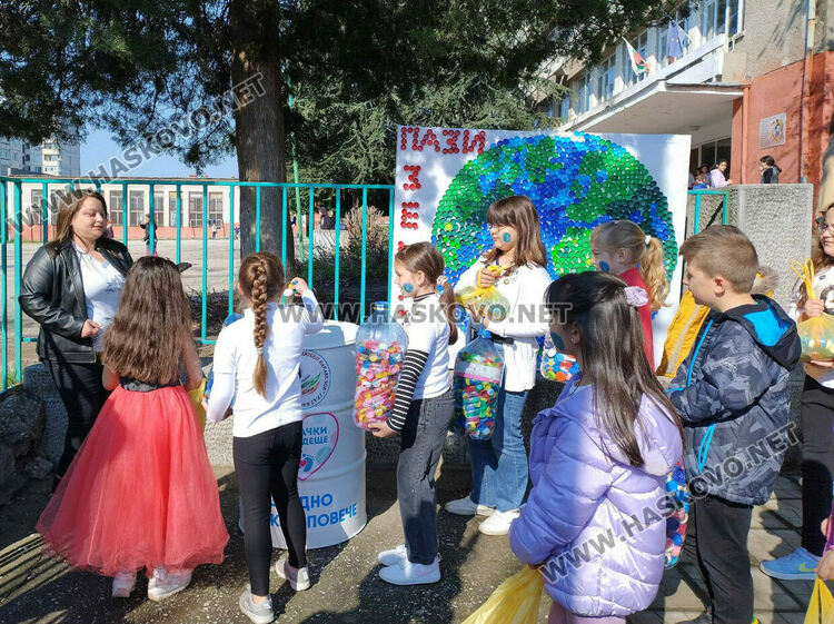 Децата в ОУ "Любен Каравелов" се присъединиха към каузата на „Капачки за бъдеще“