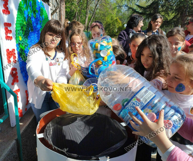 Децата в ОУ "Любен Каравелов" се присъединиха към каузата на „Капачки за бъдеще“