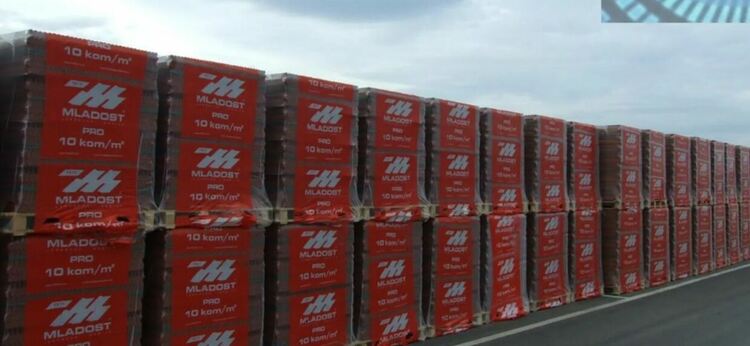 Производителят на керамични изделия "Младост" представи продуктите си в базата на "Строй - Ди"