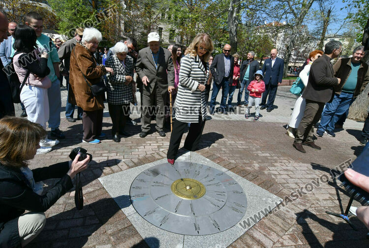 „Километър нула -Хасково“ стана атракция още в първия ден на откриването му